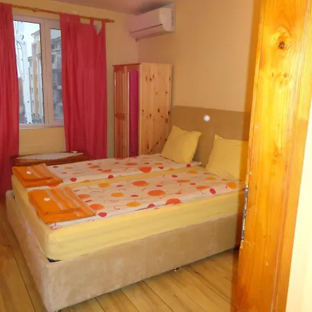 Apartamento Moni 2 *