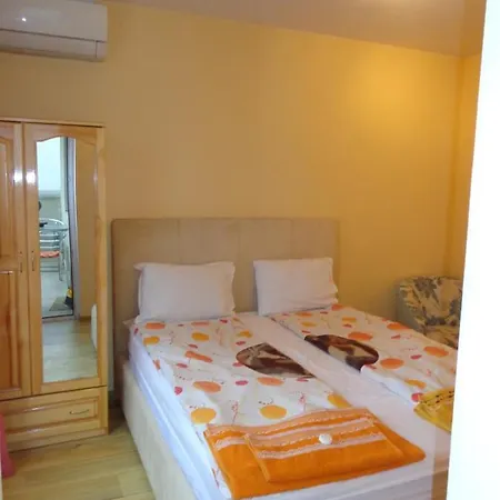 Moni 2 * וליקו טורנובו