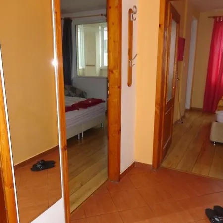 Apartament Moni 2 *