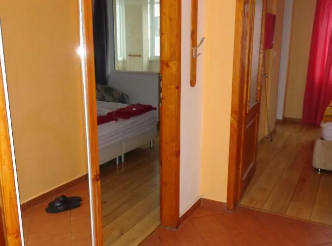 Apartament Moni 2 *
